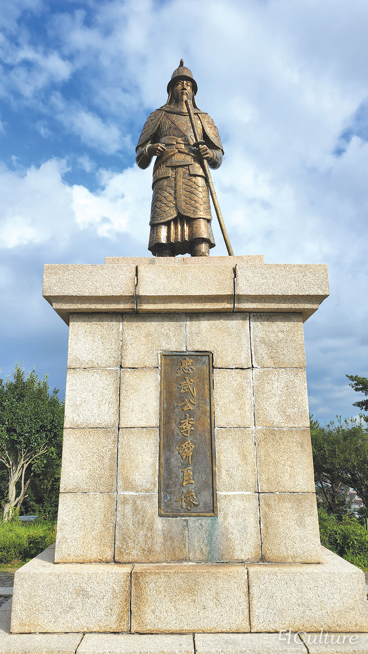 남망산 이순신 장군 동상